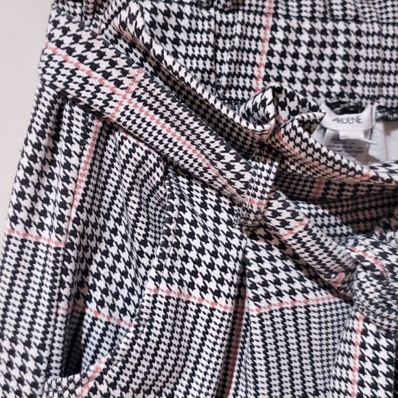 Pink and black houndstooth paper bag waist shorts - Picture 3 of 4